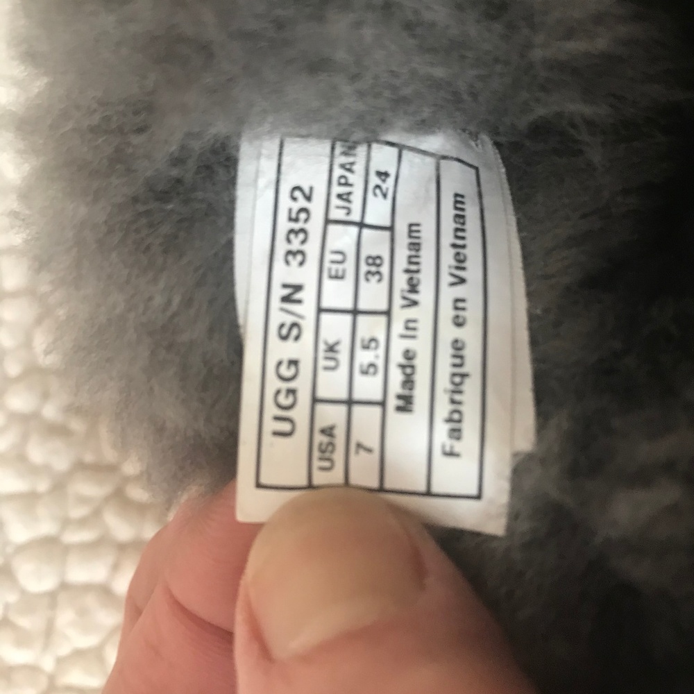 UGG Mini Bailey Button II - Picture 2 of 5
